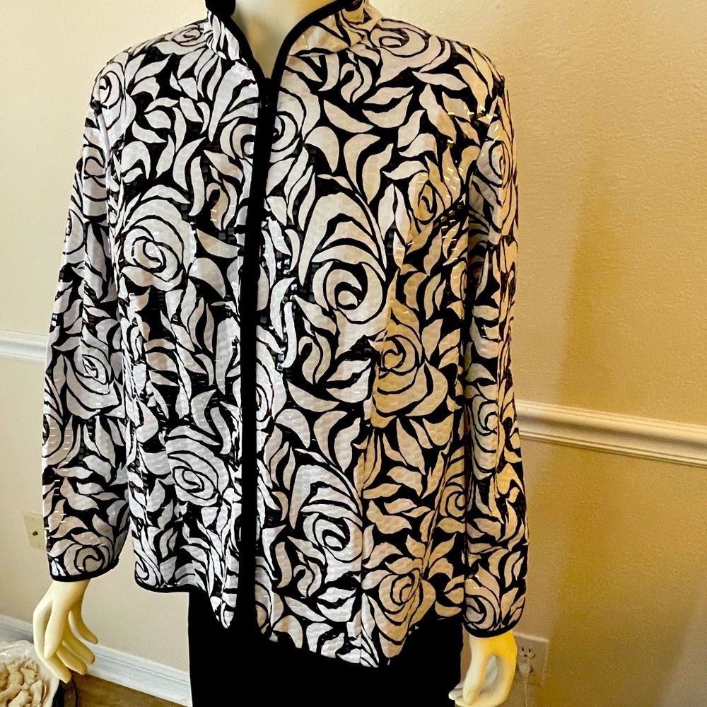 Black with white lines
96% Polyester/ 4% Spandex
Made in USA
Zipper up front